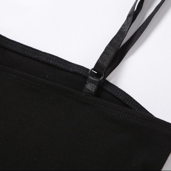 Black skull ☠️ embroidered cropped tank top - Picture 8 of 14